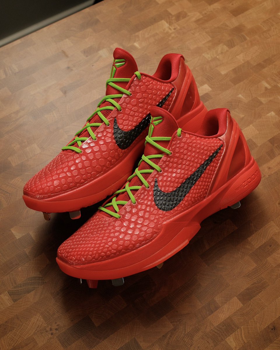 kobe baseball cleats