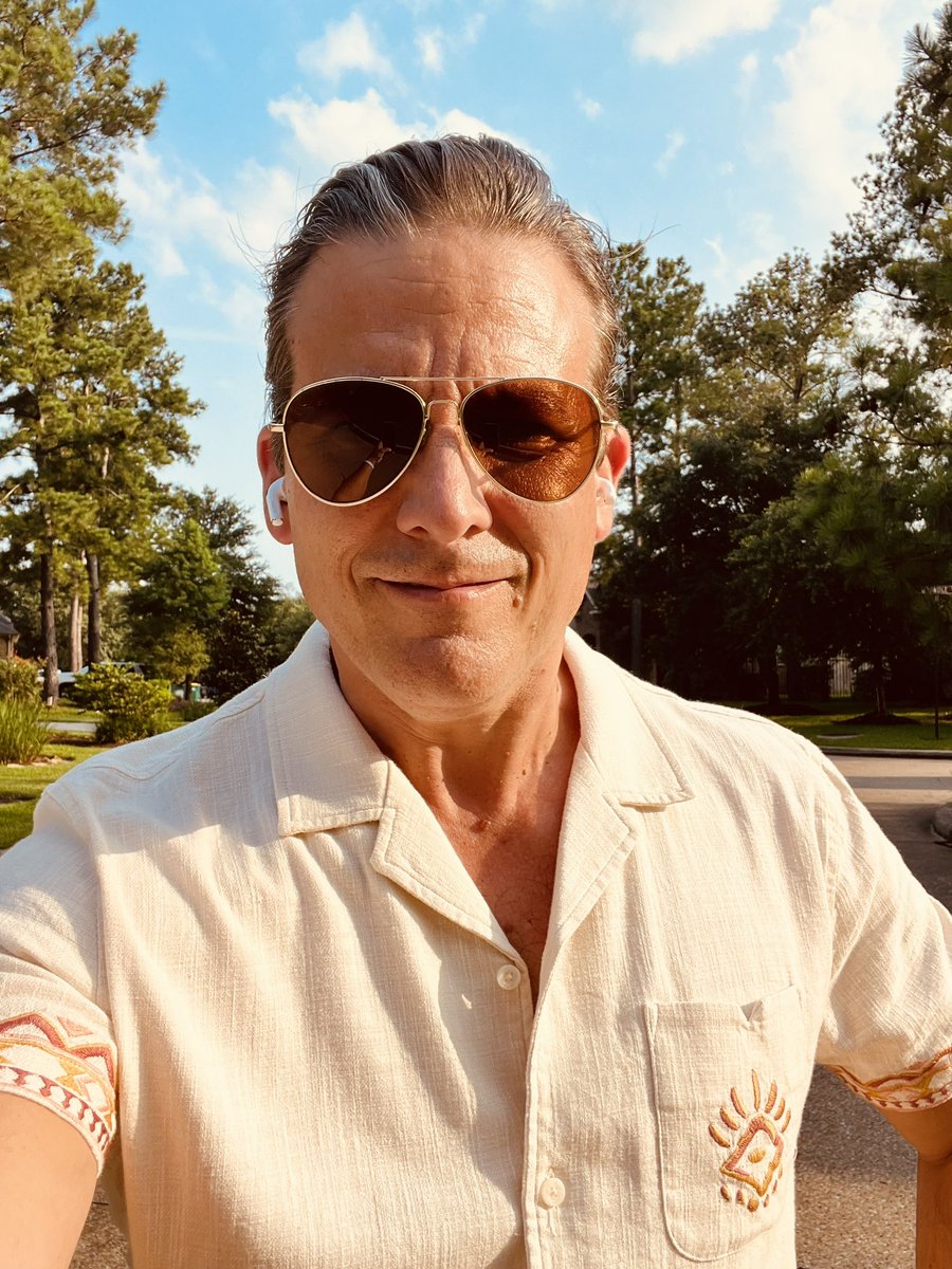 zachwolfelaw's tweet photo. Warm, humid, breezy in the Houston area this evening.
Last day of my vacation* while 23YO was in town.
#WeatherDad
*Honestly, as a solo lawyer I’m never 100% on vacation.
#TeenyLaw https://t.co/dMHWoCaPrw