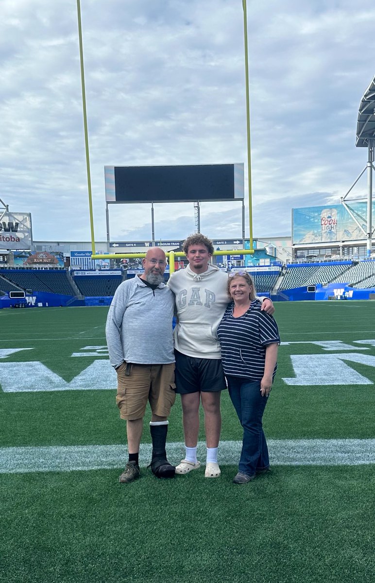 _TravisHayden's tweet photo. After a great meeting with Coach Dobie and @Sean_Ollie, I’m extremely excited to announce i have received my first official offer from the University of Manitoba Bison 🦬!!
@MBBisons @op_footballwpg https://t.co/CAJ9jcAQNY