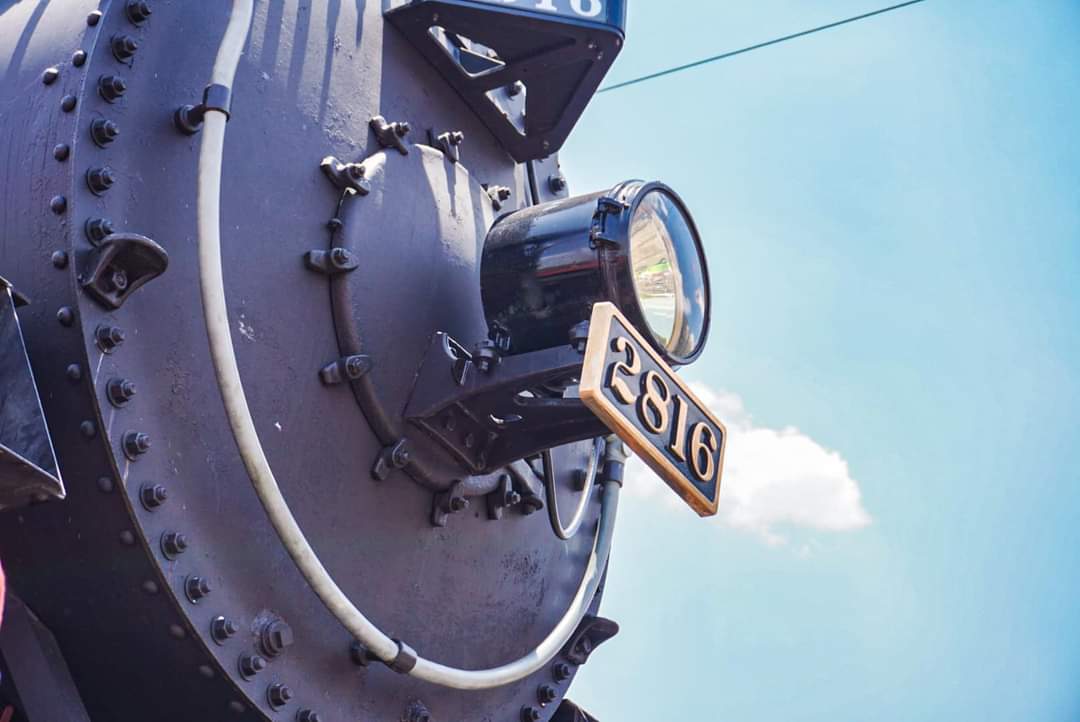 NopaladVillahg's tweet photo. Lo que debía ser un día recordado con emoción se volvió una desgracia.
Le damos el pésame a la familia de la joven que perdió la vida en Aragón, Nopala de Villagrán, Hidalgo al quererse tomar evidencia al paso del tren locomotora Empress 2816 evento al que asistió
@LizQuintanarG https://t.co/EcRSsWn4el