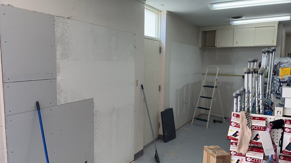 MedArtsPharm's tweet photo. Exciting things are happening to bring you an even better selection of the best DME items available from Nova! Pardon our mess. Come by to see the finished project! Try out our new equipment offerings. #novajoy #dme #showerchairs https://t.co/9p5i2kTEWF