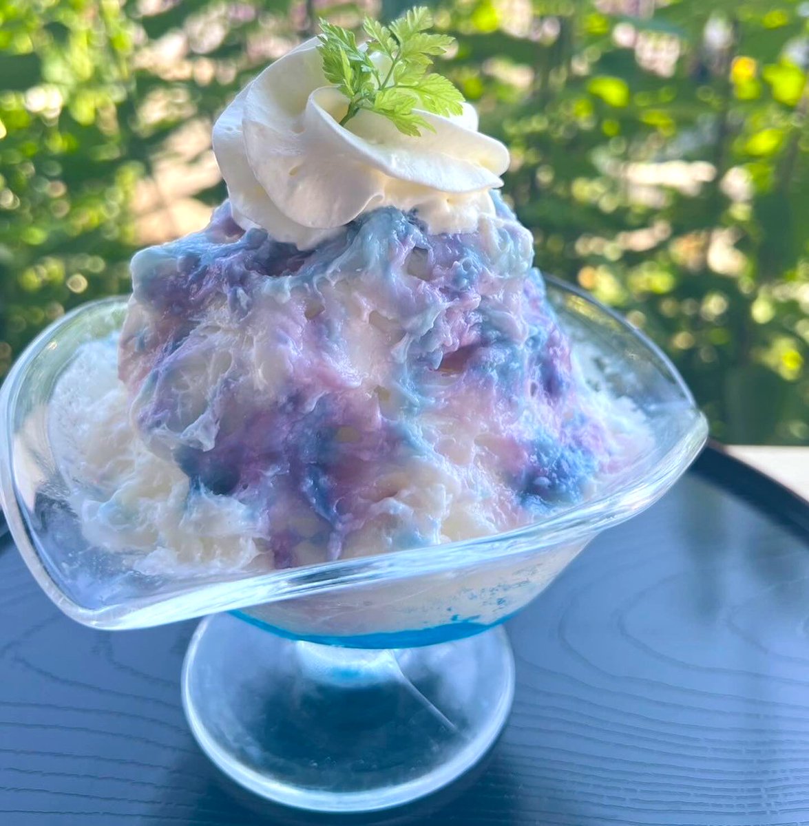 CoccoTree's tweet photo. 6月8日から販売開始の
紫陽花スノーアイス💙💜
別添えのライムをかけると・・・
色が変化します！
とっても綺麗なので
ぜひ動画に収めて頂きたいです📸✨
ヨーグルトのようなさっぱりとした甘さが
たまりません🥳 https://t.co/VWN3WtTTIr