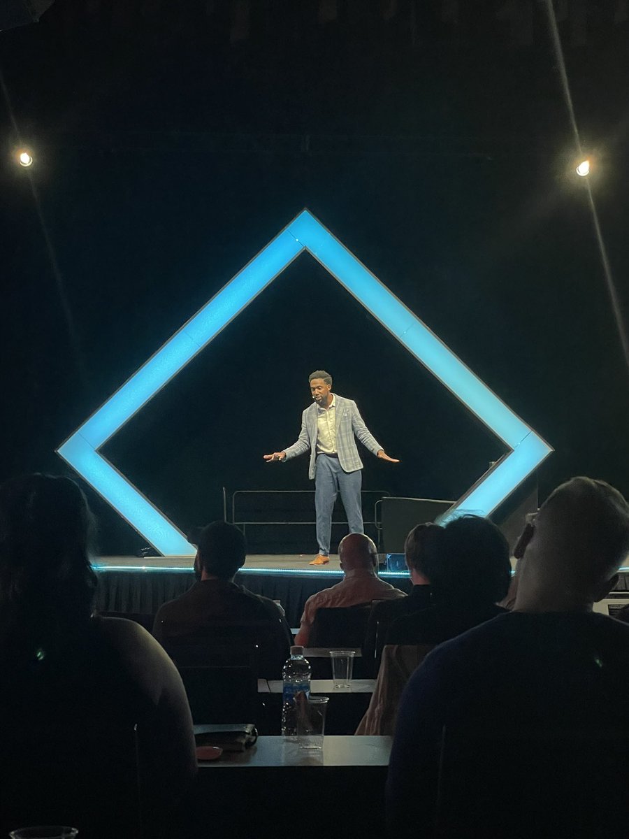 HeyAmyHeath's tweet photo. Ross Simmonds challenging SEOs to focus on the real issues instead of the carbs and circus: keep creating high value content worth optimizing then distribute it everywhere your audience is.  #mozcon @TheCoolestCool @Moz https://t.co/iGypjB0qjV
