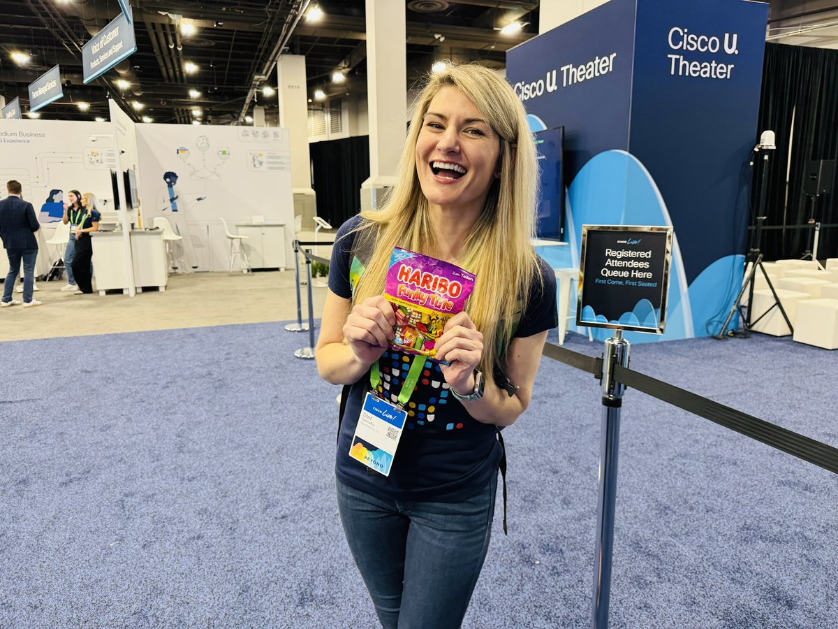 YEEEHAA! Finally met <a href="/SteffiErika/">Stef Garraffa</a> in person at #CiscoLive 💃🏼🕺🏻!