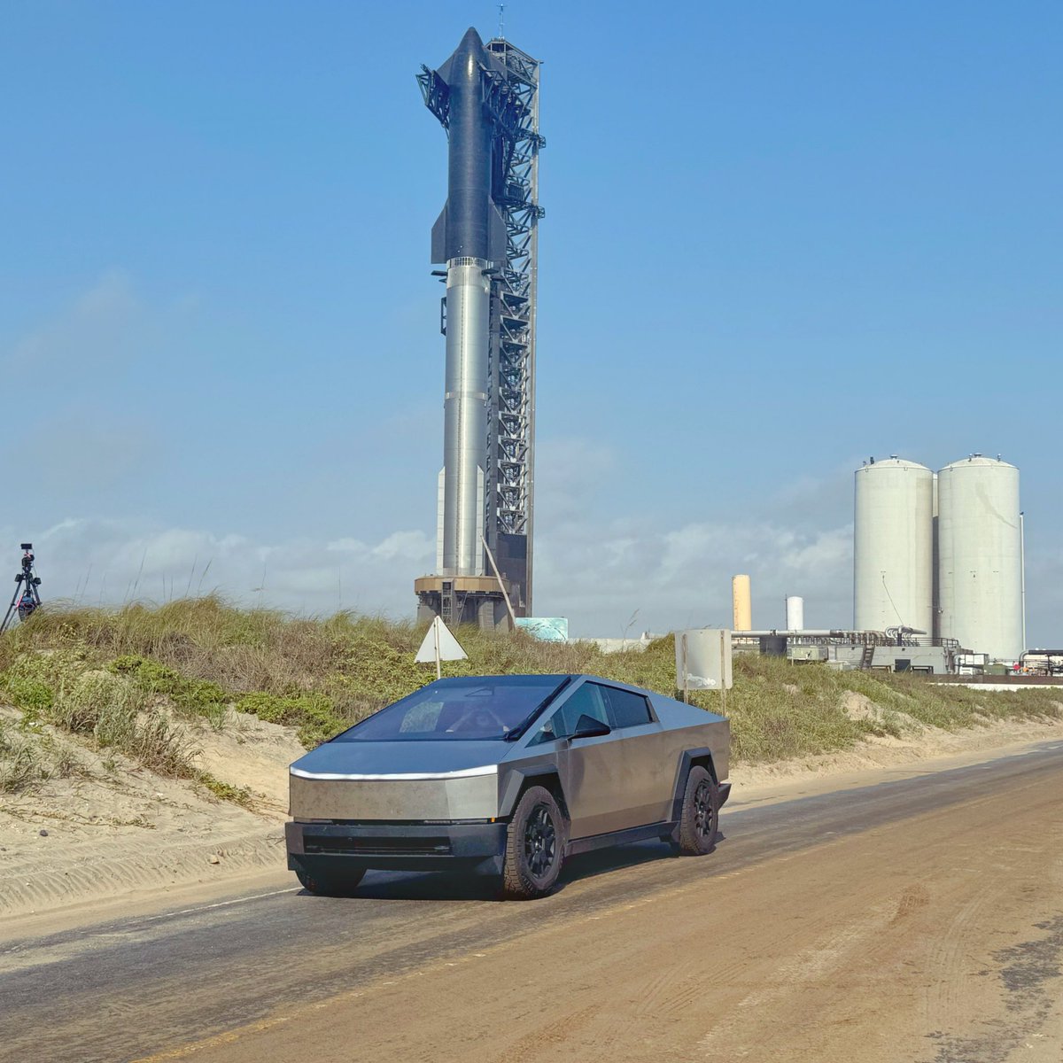 Early this morning at <a href="/SpaceX/">SpaceX</a> Starship Base, Starships and Cybertruck were in the same frame. <a href="/elonmusk/">Elon Musk</a>