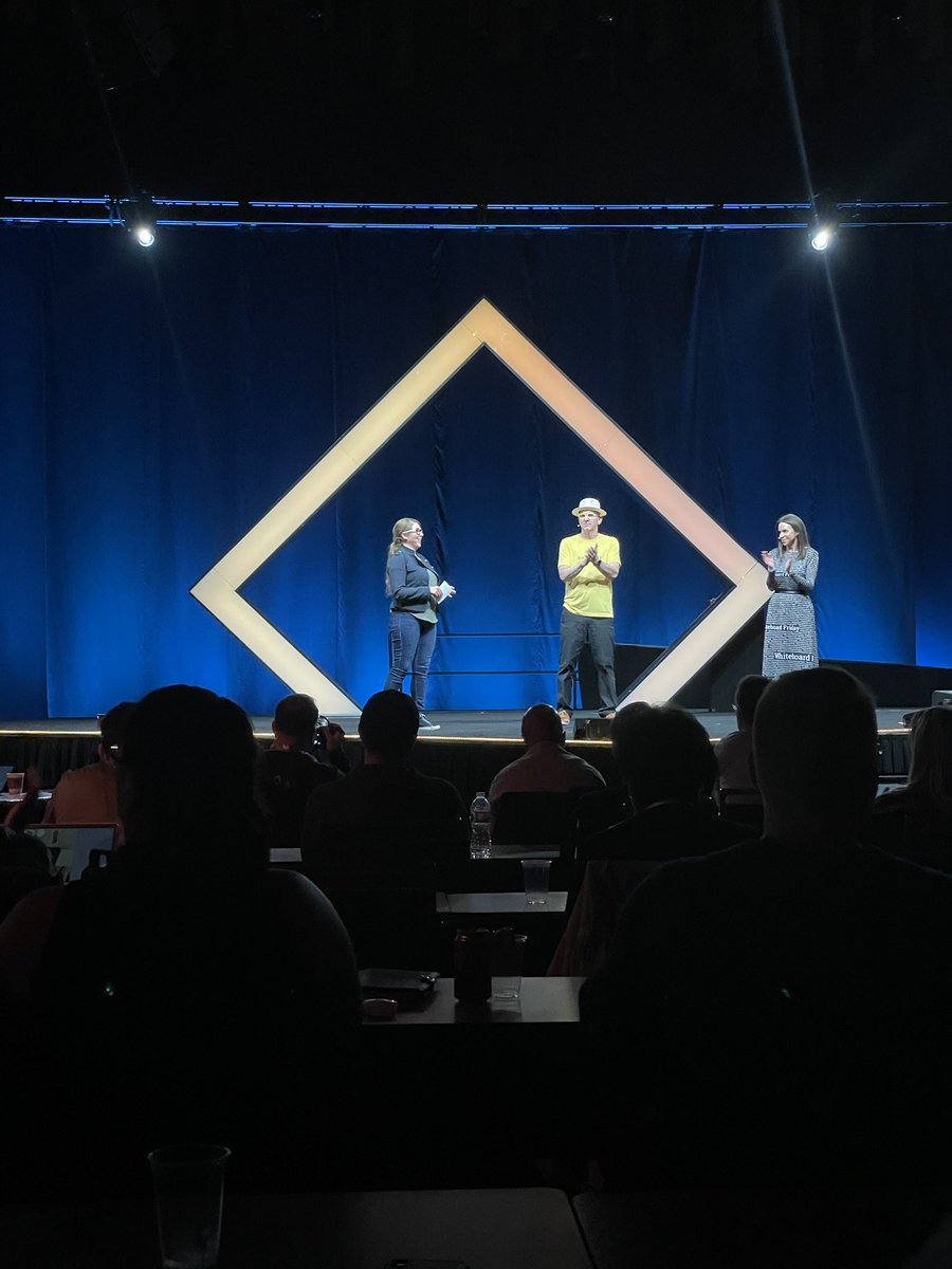 HeyAmyHeath's tweet photo. That’s a wrap 👏👏👏  #mozcon 🚀 @cheryldraper @CyrusShepard @Melissa_R_B_ https://t.co/1rfogY9kw9