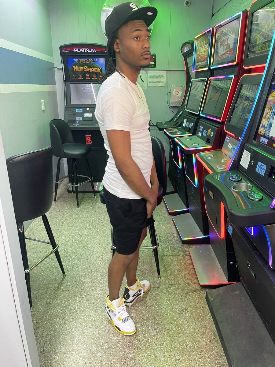 carti2gone's tweet photo. I’m tryna get my life together, leave these h*es alone #helpme https://t.co/erLzKzoKth