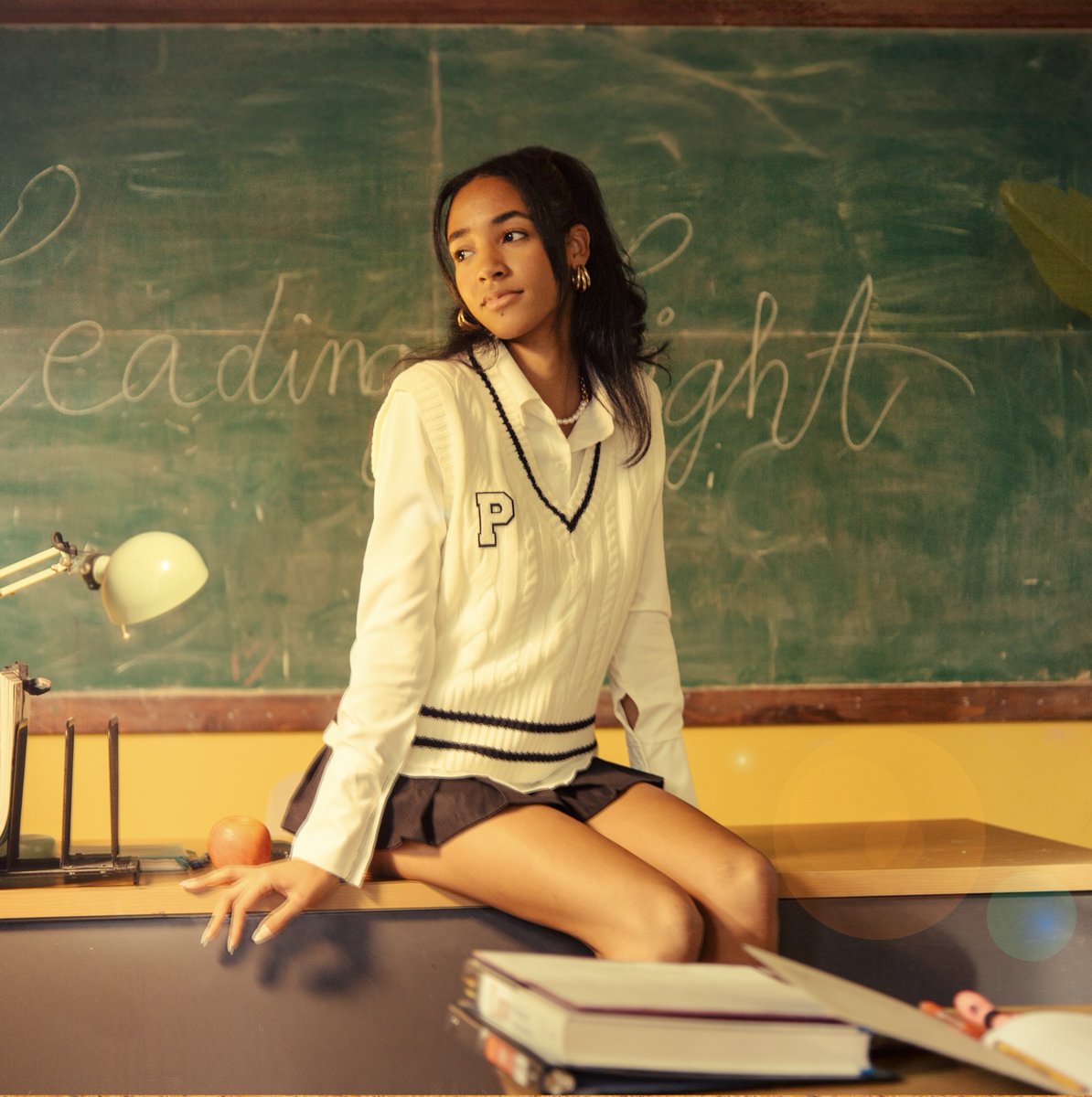 Calli_Ella's tweet photo. NEW FREE SINGLE "SOPHOMORE" OUT NOW.  👩🏽‍🏫🍎
https://t.co/lB4My9alpy https://t.co/Ohx3DYpUoR