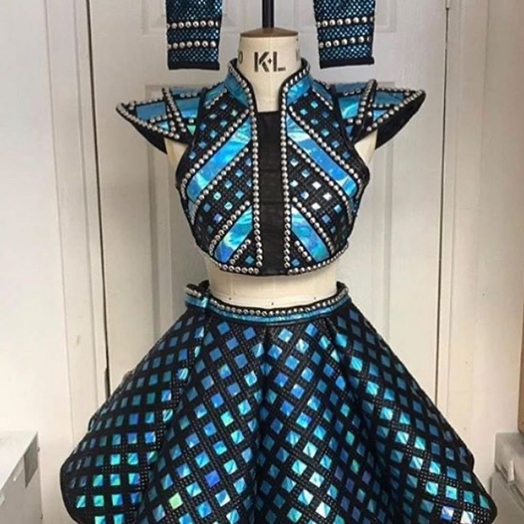 //Stevie Turner looks like teal alternate from SIX!