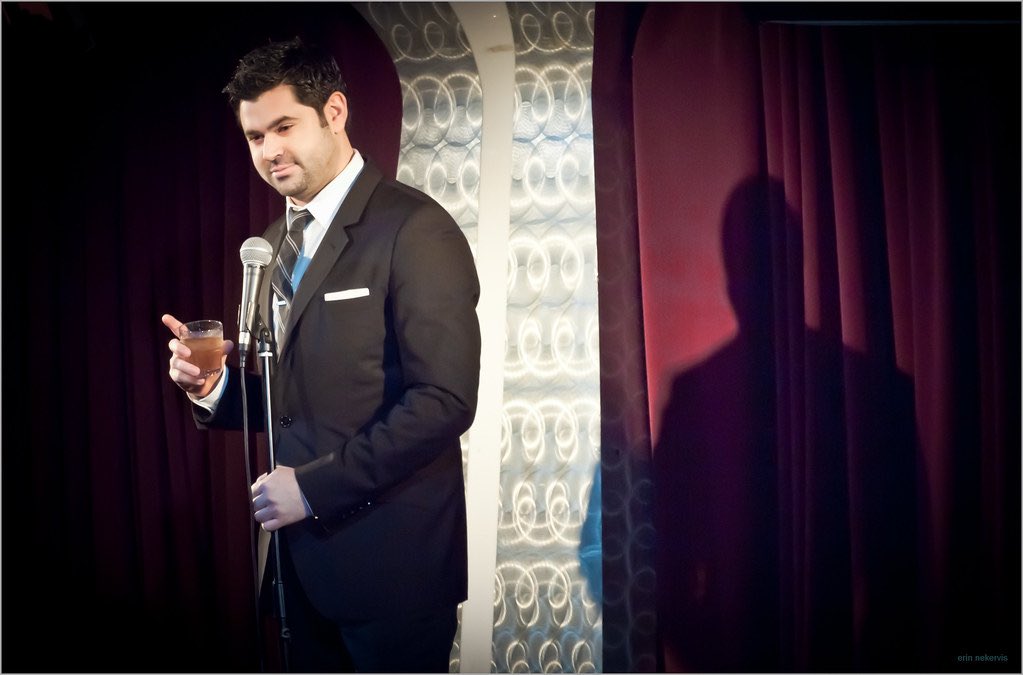 RedbarRiddler's tweet photo. One crazy night, Mike drank seemingly to no end. He admitted some embarrassing stuff that he’ll probably not defend.  Ask Stavi! 🤭

#redbar #scarsclub #mikedavid https://t.co/BWCP9CRRq9