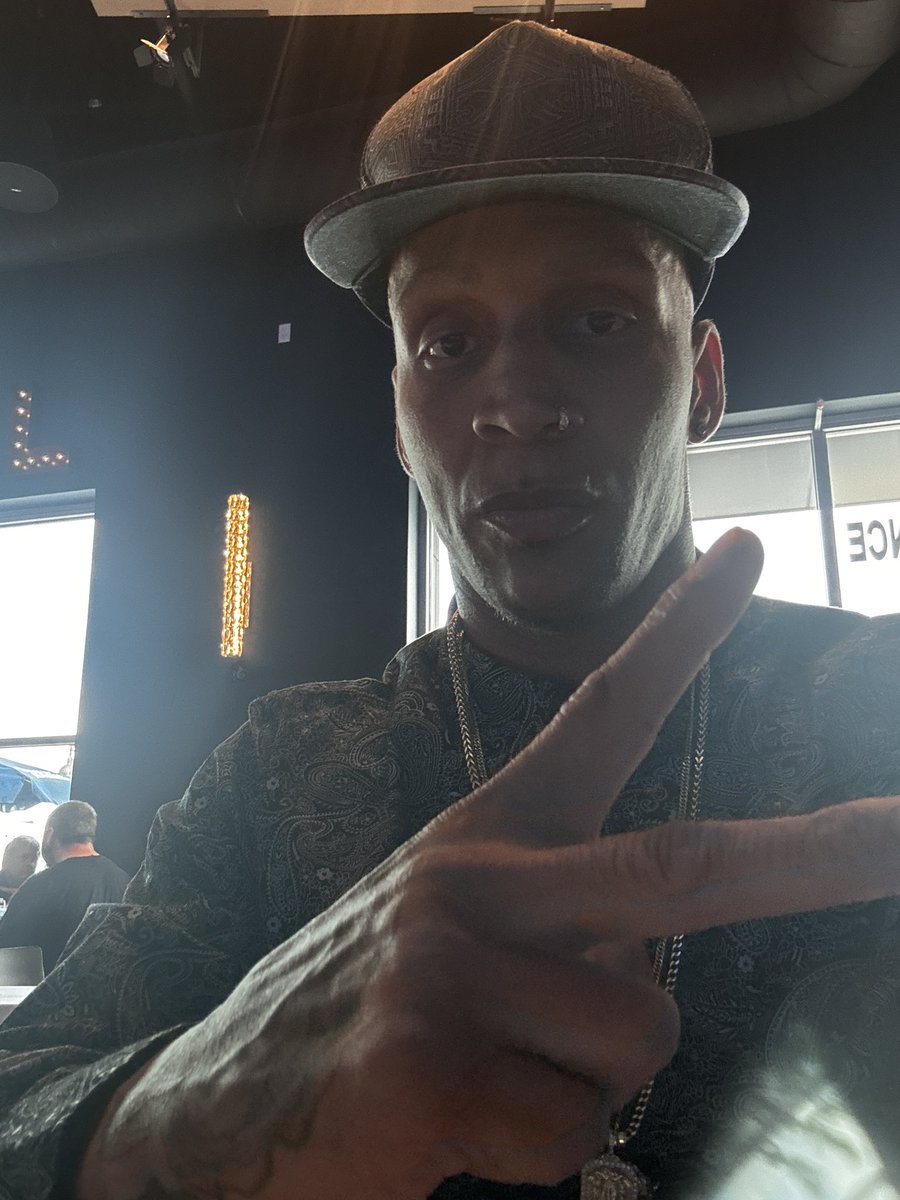 Truluvhefner's tweet photo. Lots of family and team talk in this industry 
I’m about both … unfortunately I haven’t found the best of friends family or team.
What I do find is a lot of betrayal slandering and betrayal and ego tripping …. I’m all LOVE and will remain like such even with all the odds against. 

Because of this I have pretty much separated myself from most anyone I was close to…. You think any of my bros or team or family checks up on me … NOT AT ALL … 

I take as a gain not a loss and I wish all of these teammates families and bros the best… 

Also because of this I have been able to works more magic for my own endeavors and projects I have been putting aside. 

Big up to @jamie_knoxxx tho. Real talk the one homie always speaking positive energy and checking up on the God 💯