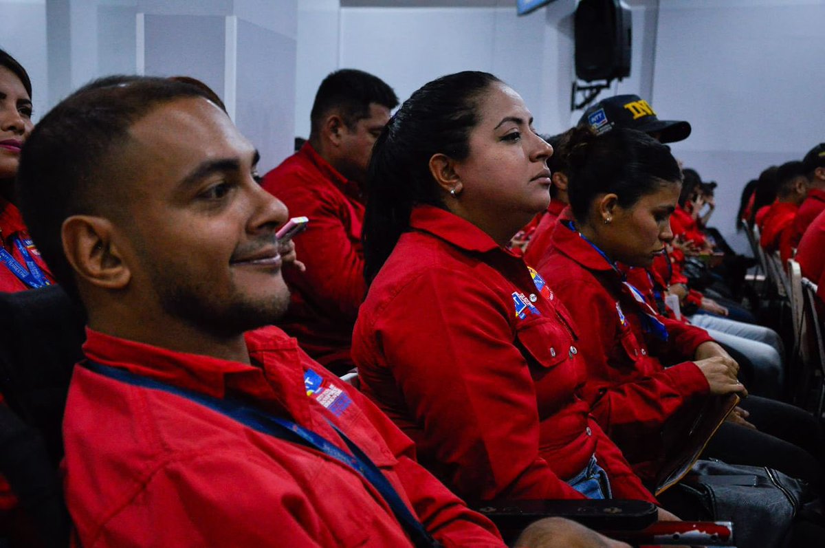 📸|| Este martes desde la @UnesUniversidad, se desarrolló el Foro Comunicadores y comunicadoras de la paz, el cual estuvo dirigido a más de 700 comunicadores que hacen vida en la seguridad ciudadana del país.

#AfirmativosYPaLante 
#ComunicadoresPorLaPaz