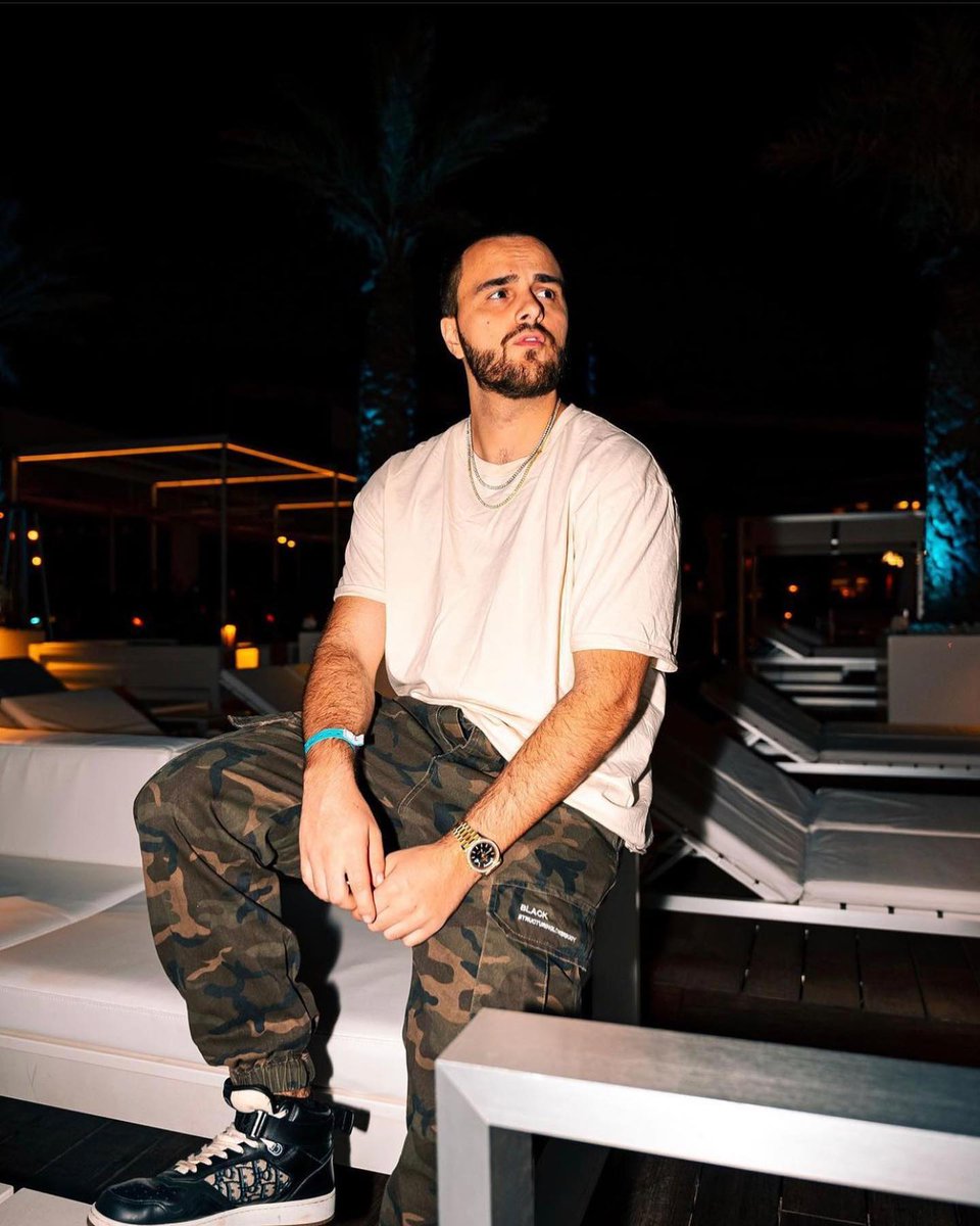 Fail early, fail often, but always fail forward.” “The difference between average people and achieving people is their perception of and response to...failure ————————————————————
“If you're not failing, you're probably 
not really moving forward 🔜 👁‍🗨🃏