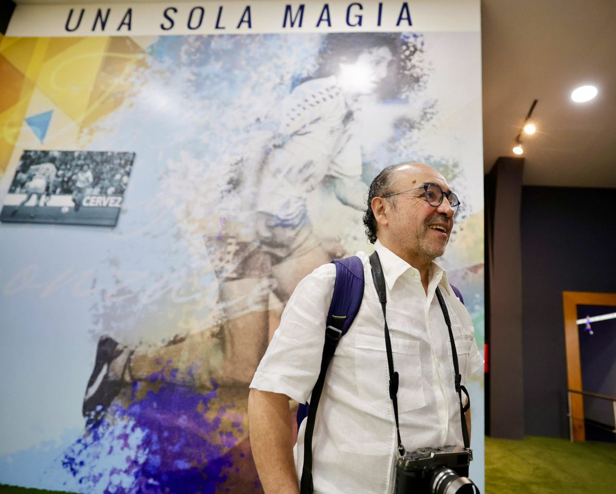 #DeDeportes <a href="/kikifotografo/">Joaquín Hernández</a>, fotógrafo del <a href="/Cadiz_CF/">Cádiz Club de Fútbol</a>, cuando el salvadoreño Jorge «el Mágico» González jugó para ese club en la década de los 80, es uno de los invitados especiales a la inauguración del museo y la estatua que homenajeará al exfutbolista. 📸 <a href="/indeselsalvador/">INDES El Salvador</a>.