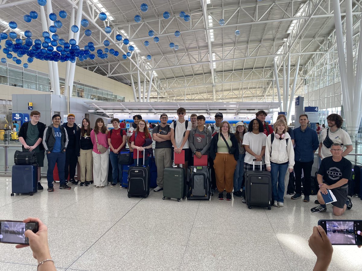 HerrMathias's tweet image. Made it to Chicago and got to explore the city a little during our layover. Ready to board… Next stop, Germany!! 🇺🇸✈️🌍🇩🇪 @gappexchanges @UrbanJason