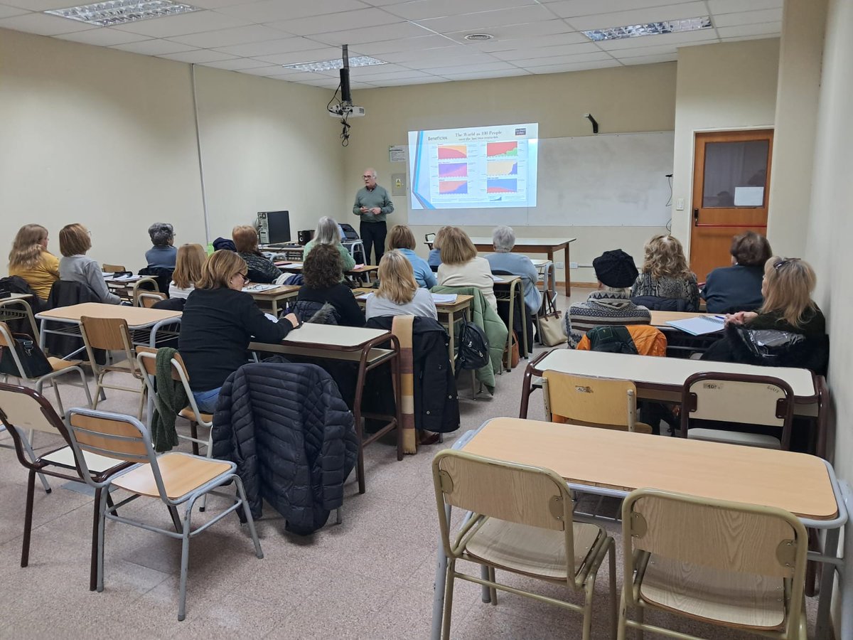 libercoli's tweet photo. Un placer hablar de tecnologías en la longevidad con las alumnas del curso Perlas de Sabiduría del #Upami en @BahiaUtn. Entusiasta intervención de las "perlitas" en cada tópico abordado☺️.
@Diego__MD https://t.co/8DECCzKVpX