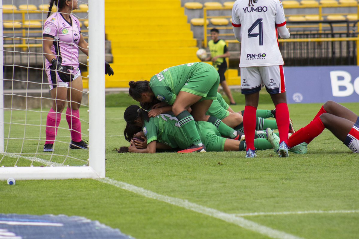 caro08arbelaez's tweet photo. “Mi equipo es como la celebración del gol: alegría compartida y esfuerzo recompensado.”
¡ Junt@s somos imparables !
@Equidadfutbol
VAMOS 🙌🏼🔝🙏🏼
🎥 @WinSportsTV
#LigaFem #LigaFemeninaBetPlayDimayor #LigaFemenina2024 https://t.co/KMCVjjCvjN