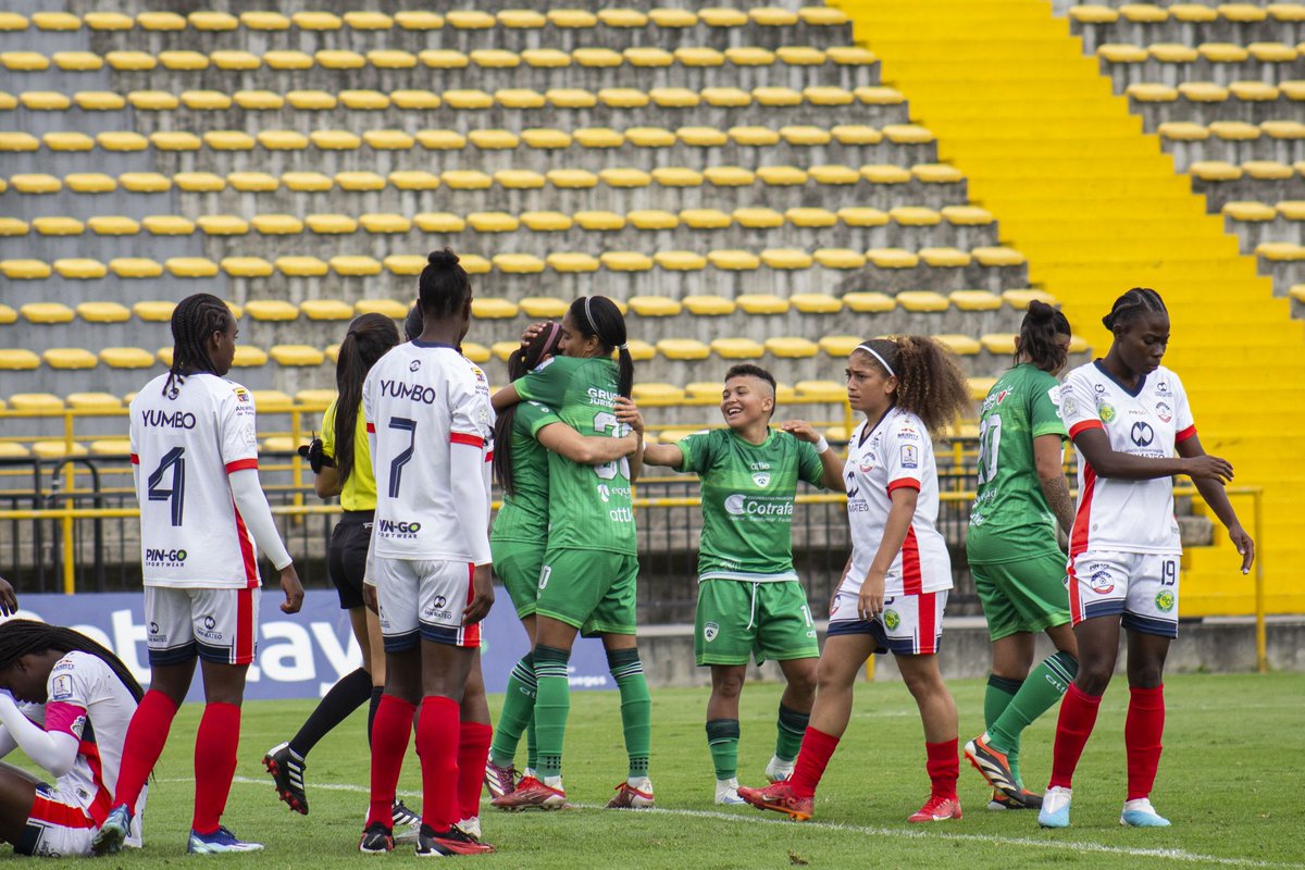 caro08arbelaez's tweet photo. “Mi equipo es como la celebración del gol: alegría compartida y esfuerzo recompensado.”
¡ Junt@s somos imparables !
@Equidadfutbol
VAMOS 🙌🏼🔝🙏🏼
🎥 @WinSportsTV
#LigaFem #LigaFemeninaBetPlayDimayor #LigaFemenina2024 https://t.co/KMCVjjCvjN