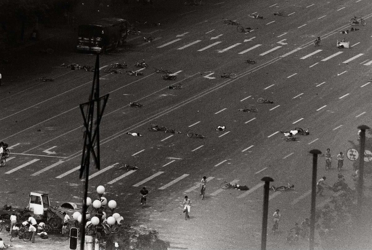7788talk's tweet photo. 6月4日，1989

“武装暴动”？
“被境外势力利用”？

我倒希望是真的武装暴动，也不至于被单方面“屠杀”… https://t.co/o72IVxzula
