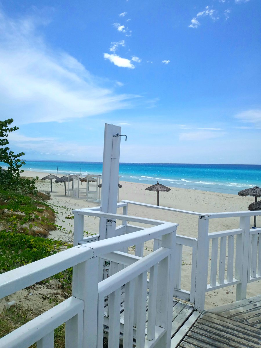 ClubTropicalVro's tweet photo. Para reflexionar
Comienza el verano en #cubatravel y todos deseamos una escapada a la playa, pero, por favor, contribuyamos a preservar nuestra hermosa playa de #Varadero , usemos las duchas de playa con responsabilidad y evitemos arrojar basura en la arena,
Seamos #GenteQueSuma https://t.co/4joockZ8U6