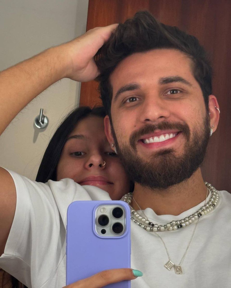 daiawpp's tweet photo. amores da minha vida, feliz por ter acompanhado tudo, surtado mt, e “vivido” com tudo e todo coração um pouquinho do amor de vcs, msm através da tela do celular! feliz um ano de mts🤍 https://t.co/Jgql0aJixf