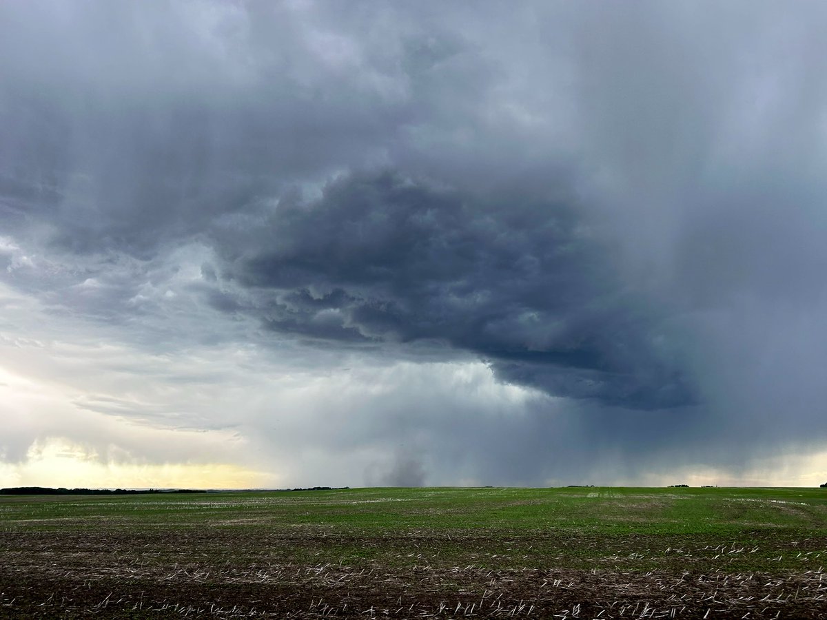 Brief little dust ball spin up just E of Ferrintosh, AB at 6:13pm

Couldn’t confirm whether or not it was a dust devil/gustnado or landspout
#abstorm