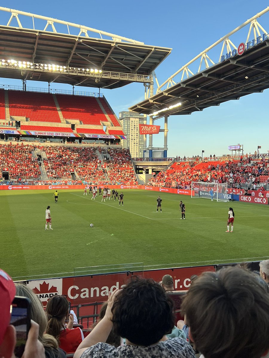 We are here <a href="/CanadaSoccerEN/">Canada Soccer</a> supporting #CANWNT 🇨🇦 
#CanadaRed <a href="/CANWNT/">CANWNT</a>