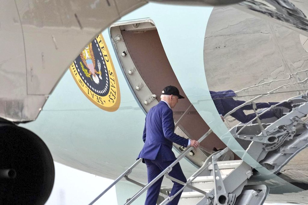 ChrisDJackson's tweet photo. 📸 President Biden and Air Force One have departed for France to commemorate the 80th anniversary of D-Day, even if it rains. https://t.co/wEHJkLEsf4