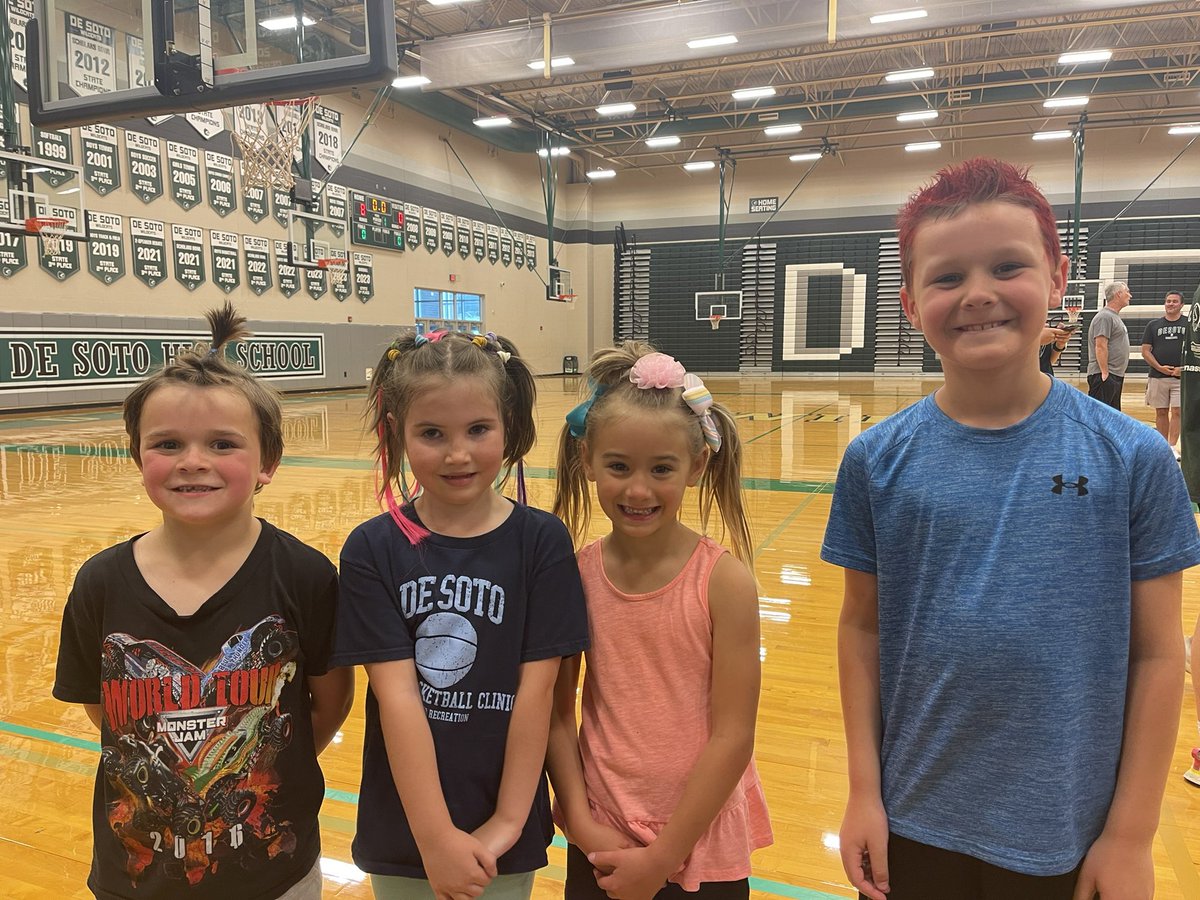 DeSotoLadyHoops's tweet photo. Another awesome day of camp for our program! Love working with all the different levels from 1st grade to our seniors. Grateful for all the players that help, coaches that lead, and players/families that show up and work to get better! See you tomorrow for Day 3! https://t.co/FOzGpHBGzV