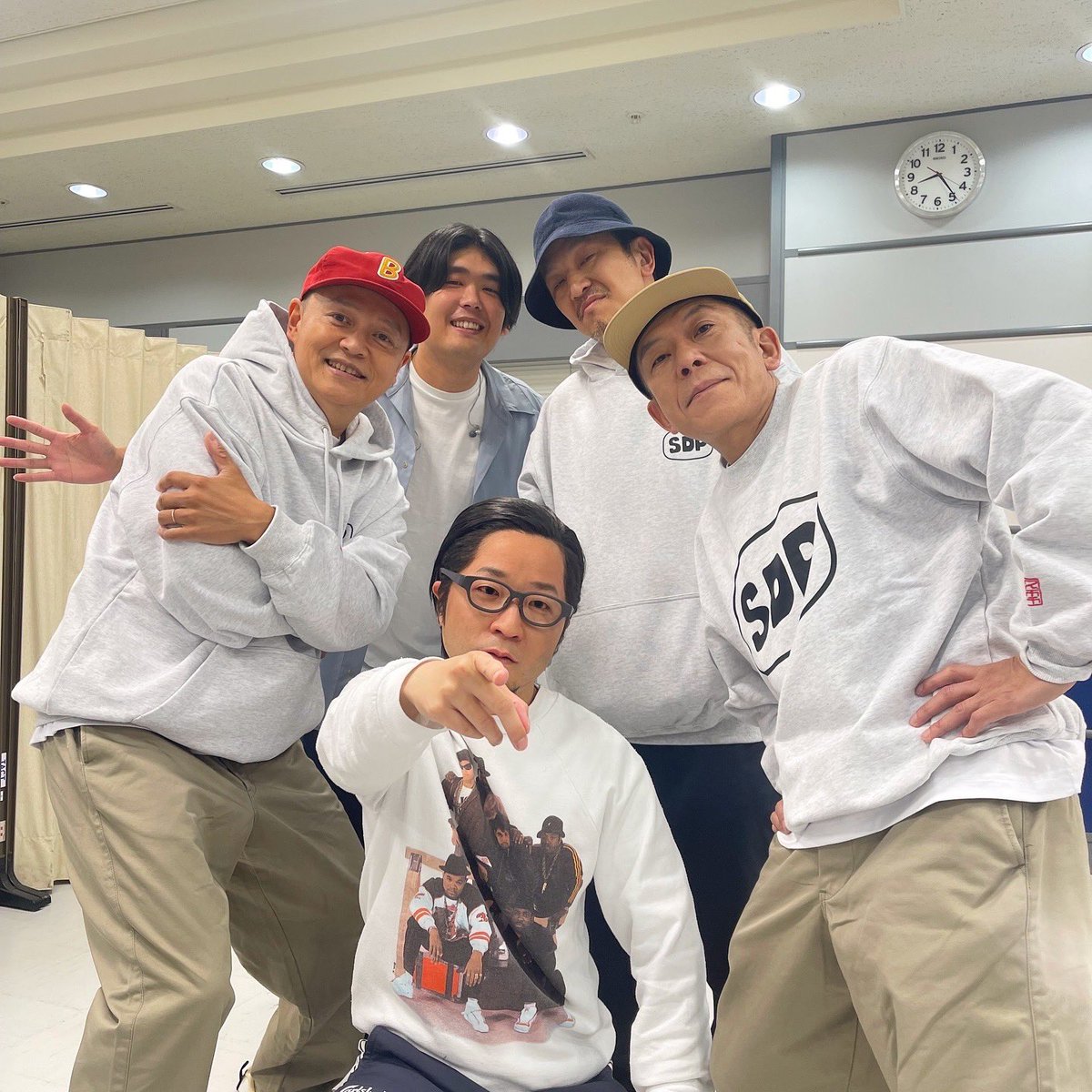 STUTS_atik's tweet photo. スチャダラパーさんとPUNPEEさんとTBS「ラヴィット！」にサプライズ出演させてもらいました！
サマージャム '95〜Summer Situationのマッシュアップと、新曲のPointless 5を演奏させてもらいました。
とても楽し���ったです。
PUNPEEさんはご本人でした！
#ラヴィット https://t.co/PBkld37P6B