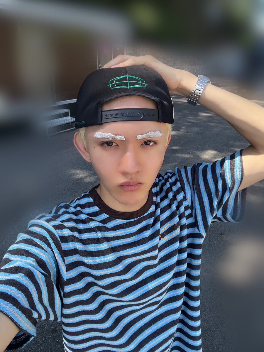 official__INI's tweet photo. [#田島将吾]

眉毛染める事にしました
今日もがんばろ！

#INI #TAJIMASHOGO https://t.co/irzRUmfRaL