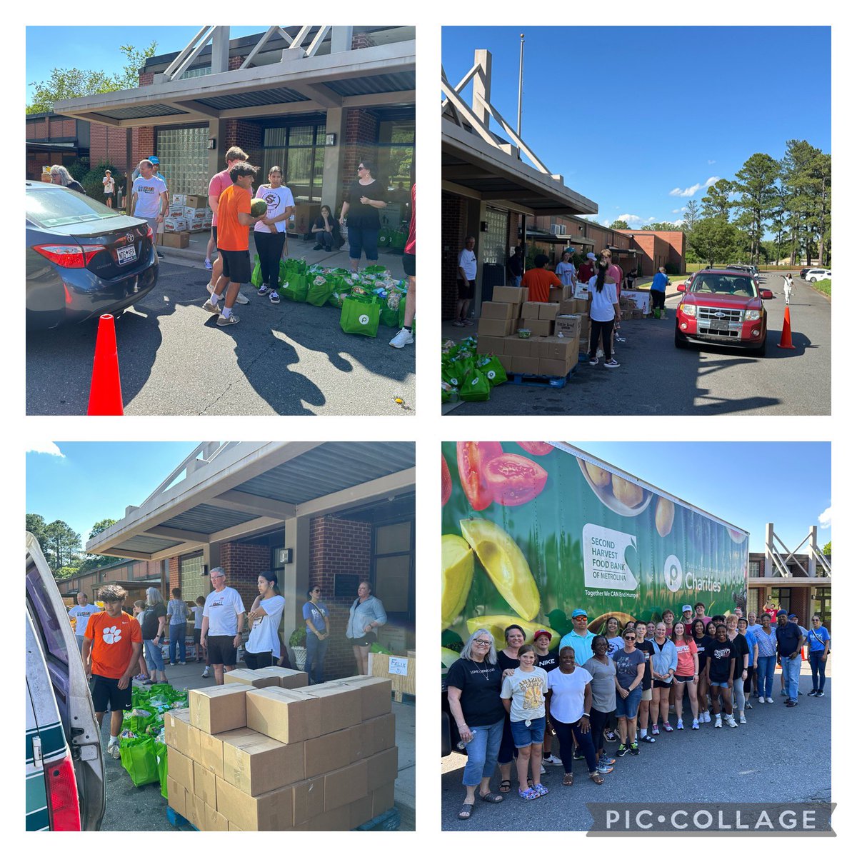 RichmondDrive's tweet photo. Second Harvest Food Bank and Richmond Drive Elementary, a great combination!!  Thank you volunteers for helping load cars with food. @RichmondDrive @RockHillSchools @RockHillHigh1 https://t.co/q2jbQI41xx