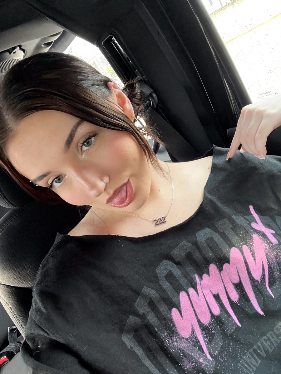 stargirlshae's tweet photo. fav people fav merch🫶🏼 @tarayummy @ZachJustice @jarebearmusic https://t.co/JsBHHcZJ5V