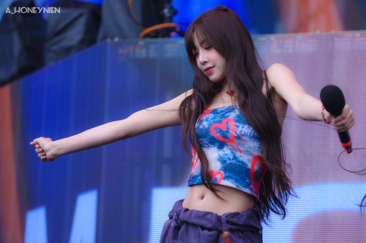 A_honeynien's tweet photo. 240601 Waterbomb HK 

#tripleS #트리플에스 #Nien #니엔 #念
#ASSEMBLE24 #Girls_Never_Die https://t.co/lajiQtZ3du