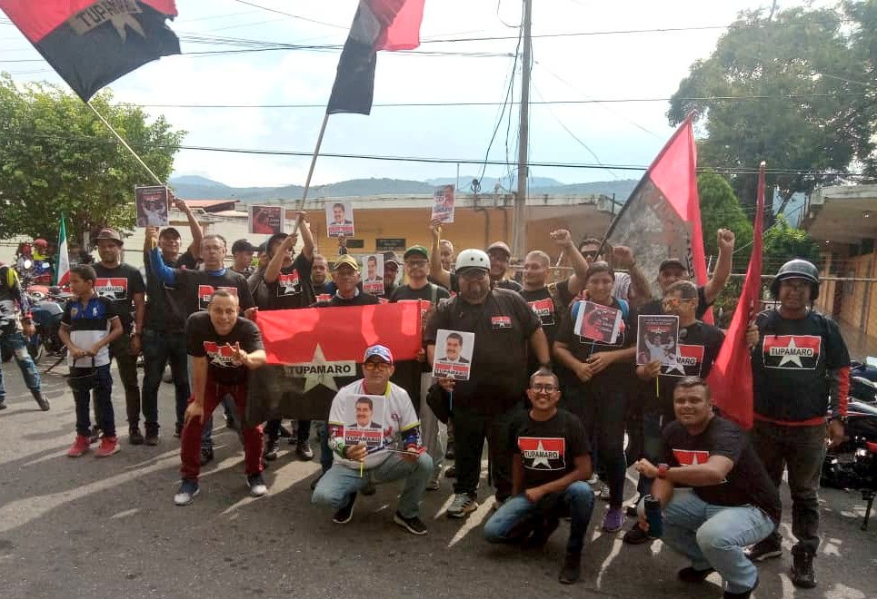 ¿Y los TUPAMAROS dónde están?
¡Apoyando a Nicolás! 🚩🏴

#AfirmativosYPaLante desde el Estado <a href="/Trujillo_MRT/">Tupamaro Trujillo</a> nuestra Militancia Rebelde en la calle apoyando a nuestro camarada Presidente <a href="/NicolasMaduro/">Nicolás Maduro</a>, que lo sepa el mundo entero la esperanza revolucionaria está en la calle.