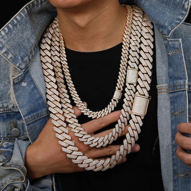 NoirAdornments's tweet photo. 🍃Fall 2024🎃
Indulge in the opulent allure of 
@NoirAdornments  Luxury chains.
Elevate your style. Each link exudes a timeless charm, captivating all who lay eyes upon it. Unleash your inner allure and make a statement that echoes through the ages.
#NoirAdornments #LuxuryChains https://t.co/xz4sg0vf3N