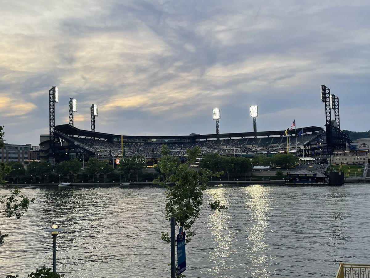 astockeyWTAE's tweet photo. Just finished the seventh inning stretch on Pittsburgh’s North Shore. #Pitates lead the Dodgers 1-0. Complete highlights and interviews tonight on #WTAE at 11. #letsgobucs https://t.co/NuJOhW7Tzn