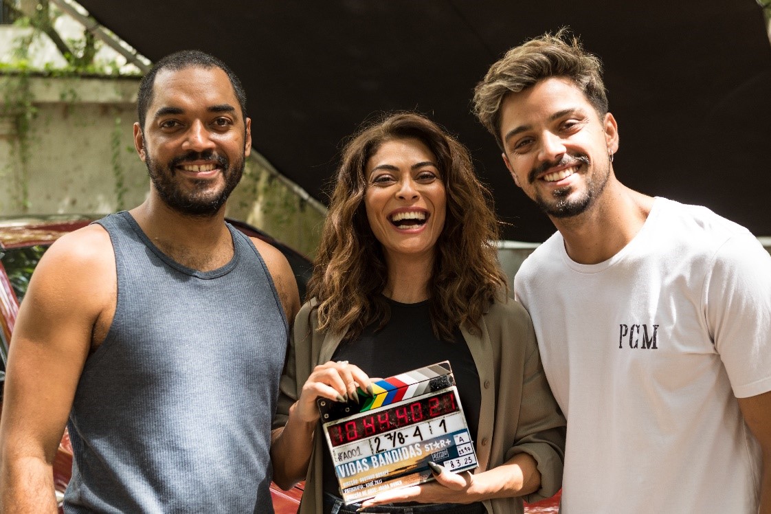 InfoDisneyHulu's tweet photo. Da Star Original Productions, a série Vidas Bandidas, protagonizada por Juliana Paes, Rodrigo Simas e Thomas Aquino, estreia em agosto no Disney+.