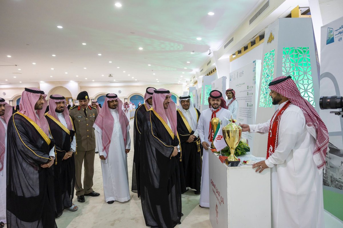 تشرفت بلقاء سمو #أمير_منطقة_الجوف وسمو نائبه خلال لقاء #ليالي_الجوف "رياضة الجوف في الميزان" مُمثلاً لجناح نادي الجندل المُشارك واستعرضت مع سموّه التقرير المُعد لمنجزات النادي للموسم الرياضي المنصرم بلغة الارقام وأن أهداف النادي لم تعد رياضية فقط، بل أصبح النادي مؤسسة شبابية