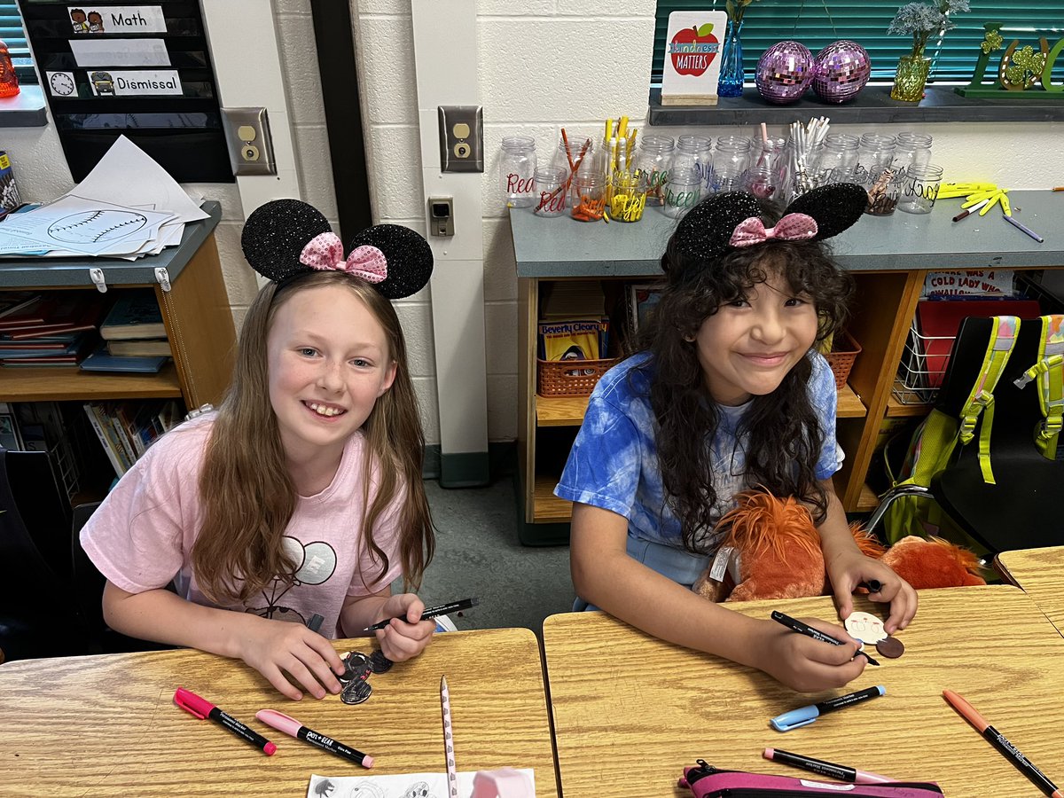 tnetrinitypride's tweet photo. Third grade enjoyed a fun-filled day of Disney themed activities that included ending class with a virtual field trip to Disney World &amp; Disneyland! 🐭🏰🌠 https://t.co/55nxYeef4Q