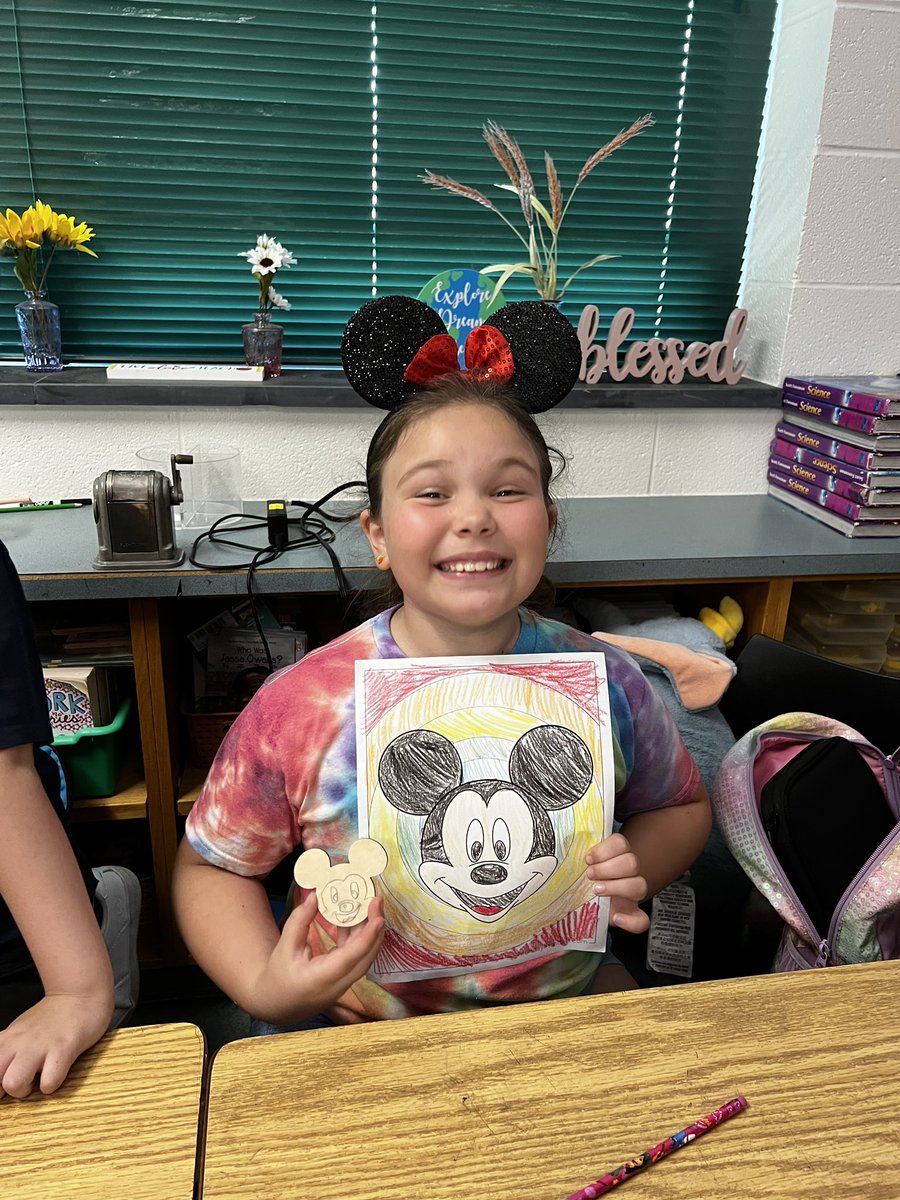 tnetrinitypride's tweet photo. Third grade enjoyed a fun-filled day of Disney themed activities that included ending class with a virtual field trip to Disney World &amp; Disneyland! 🐭🏰🌠 https://t.co/55nxYeef4Q