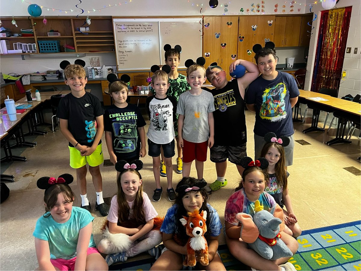 tnetrinitypride's tweet photo. Third grade enjoyed a fun-filled day of Disney themed activities that included ending class with a virtual field trip to Disney World &amp; Disneyland! 🐭🏰🌠 https://t.co/55nxYeef4Q