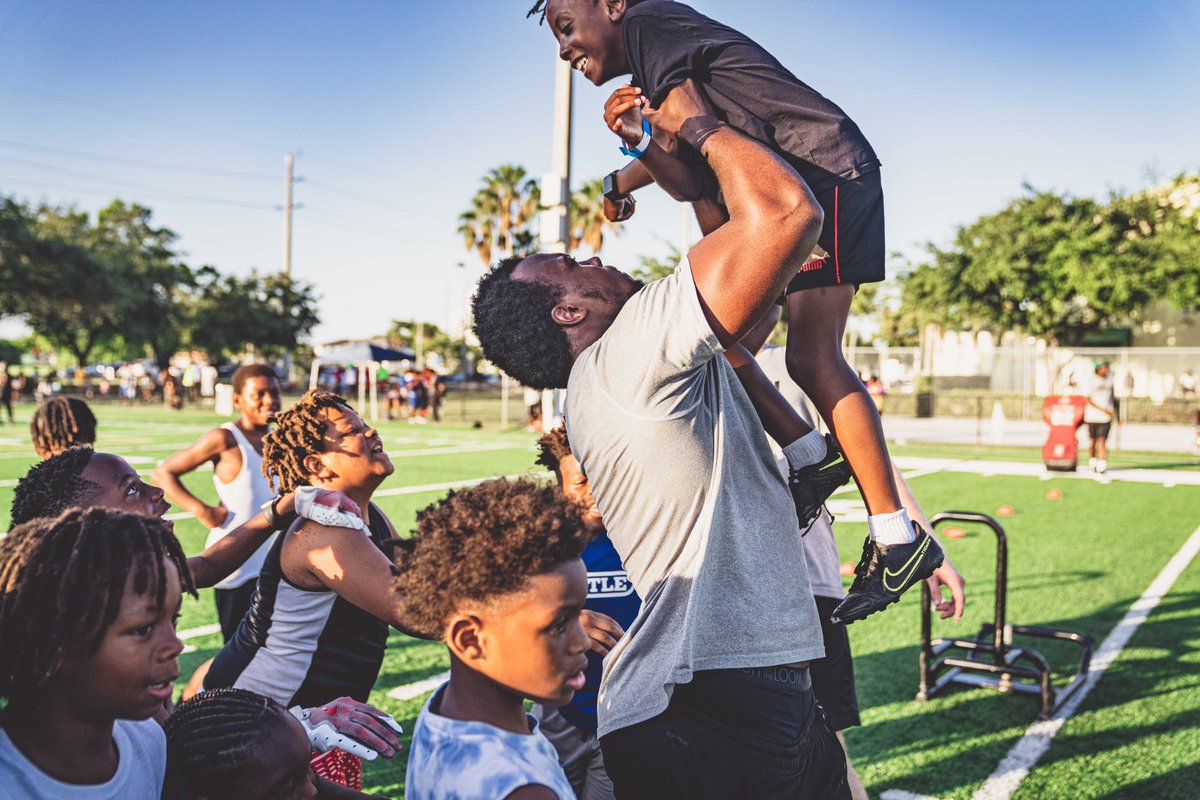 ruebenbainjr's tweet photo. I remember being in these camps as a kid now Iโm hosting them! Truly a blessing, another reason why I love my city๐๐พ https://t.co/5F8MW76ROw