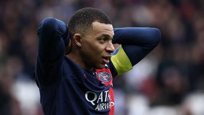 Zulviauzad's tweet photo. Kisruh terbaru di sepak bola: Mbappé mengambil langkah hukum melawan PSG! Setelah ke Madrid, kini pertarungan berlanjut di pengadilan. Apa yang terjadi selanjutnya? (https://t.co/yjAWf1mPhQ)  #Mbappe #PSG #Madrid #SepakBola #chundai #holyslots88 #HolySporT #bolaviral https://t.co/lppkCWOKm7