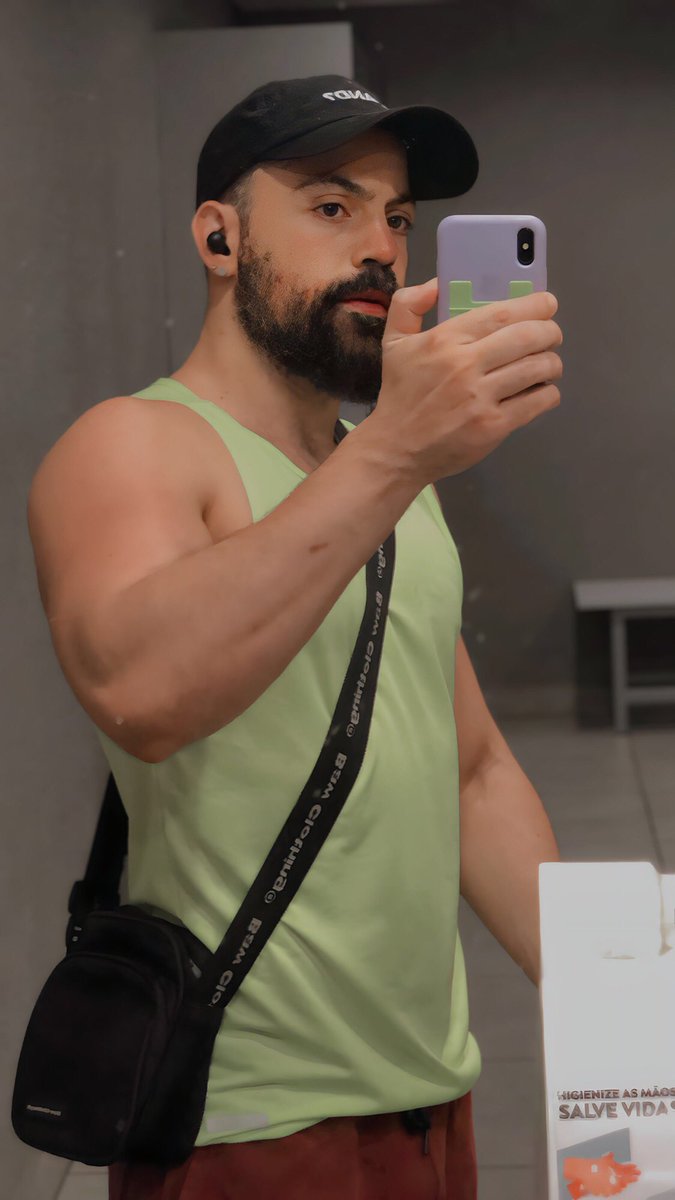 leo tweet media