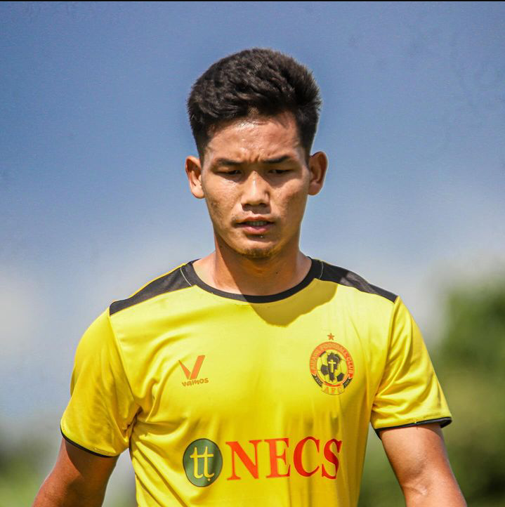 ansonjaison_3's tweet photo. Kerala Blasters FC have completed the signing of 22-year-old winger Lalthanmawia on a three-year deal. Amawia's contract also includes clauses for an additional two-year extension 🟡✍️

#IndianFootball #HalfwayFootball #KBFC #ISL #TransferNews https://t.co/JvhqqA70NI