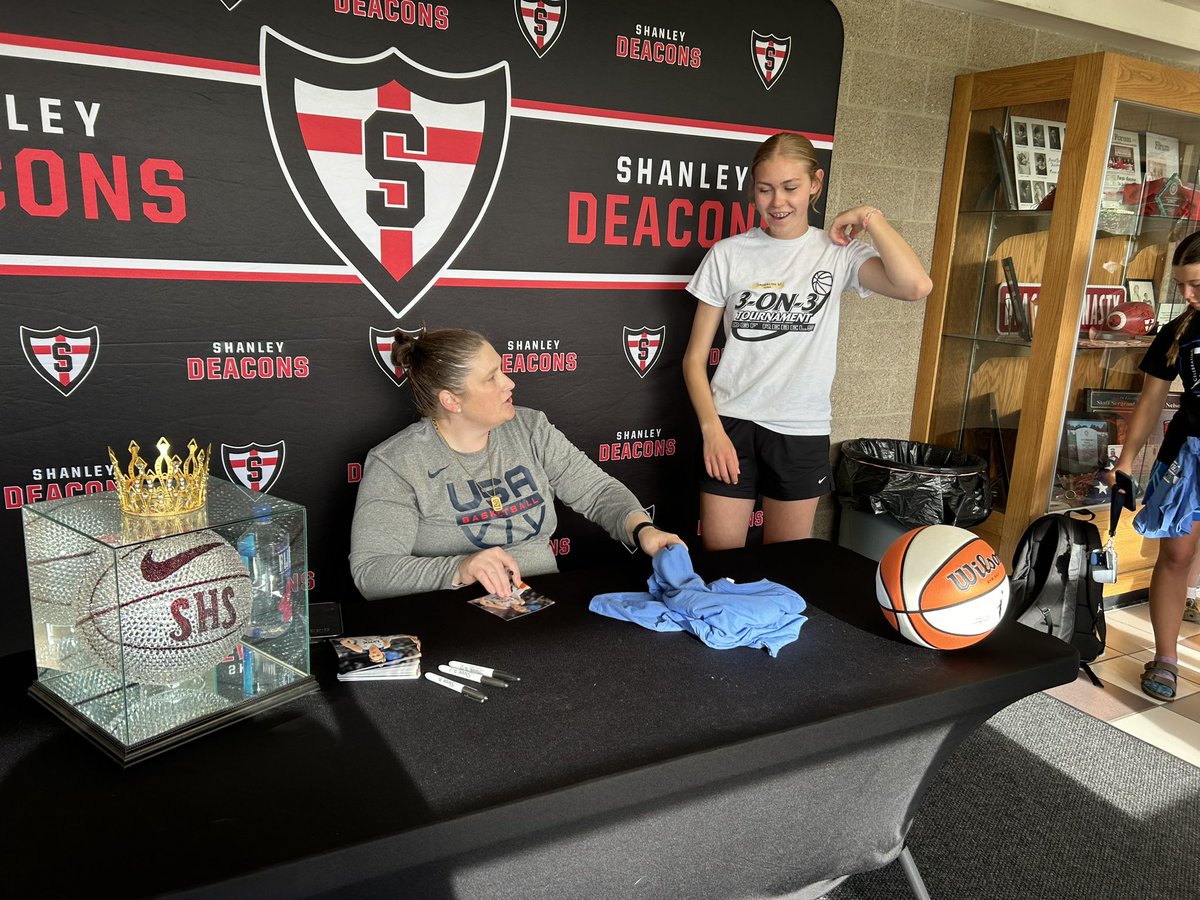 BrittBlick's tweet photo. My daughter Brooklyn @Lindsay_13 Basketball Camp at Shanley Highschool today. https://t.co/ziYnSnnYez