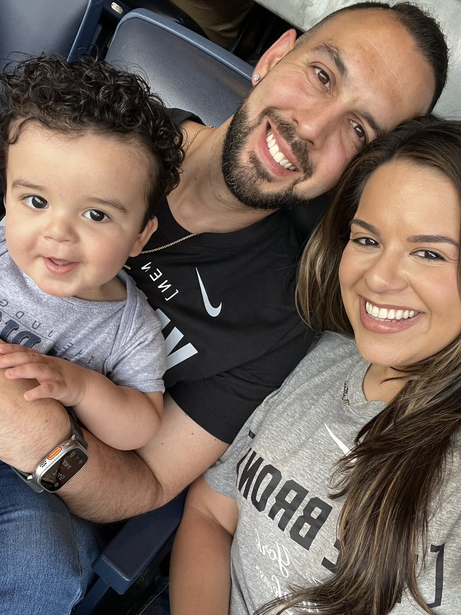 Rosaa0608's tweet photo. Baby’s 1st game!! #RepBX https://t.co/3EvRfWqK9D