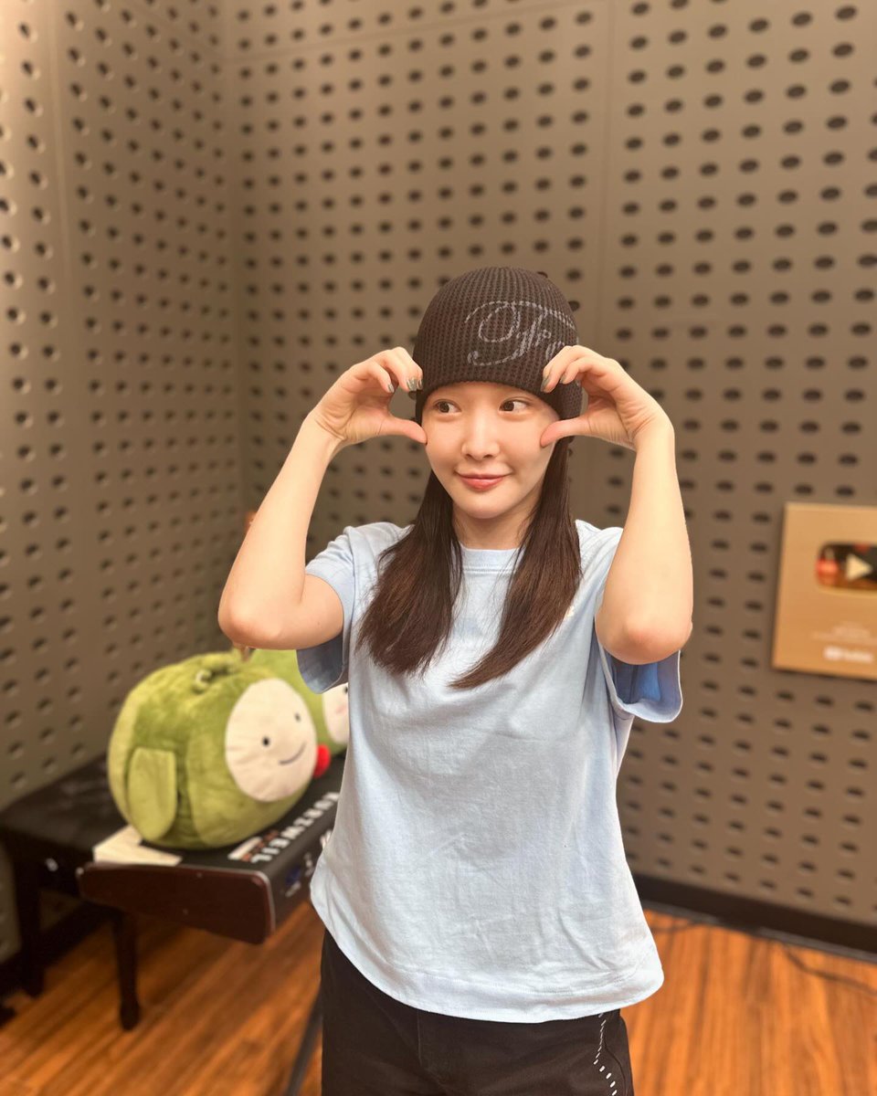 KIMCHUNGHA_TH's tweet photo. [PIC] 240604 volumeup_891 Instagram Update with CHUNG HA 

https://t.co/OhA41Ci8JV

#บยอลดีวันนี้ 🎧✨
#청하 #CHUNGHA @CH_CHUN9HA https://t.co/qlC6dyRmWq
