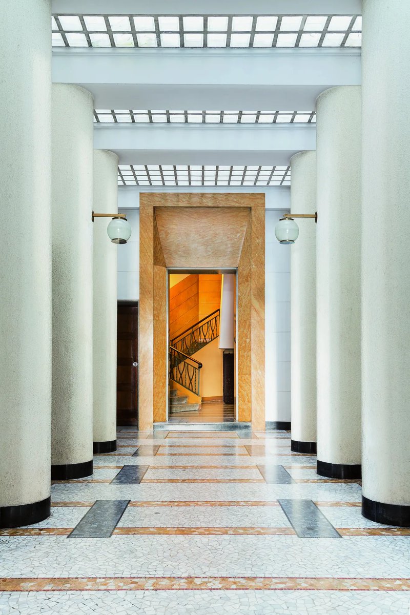 luusssso's tweet image. Amazing doorways from Milan, Italy